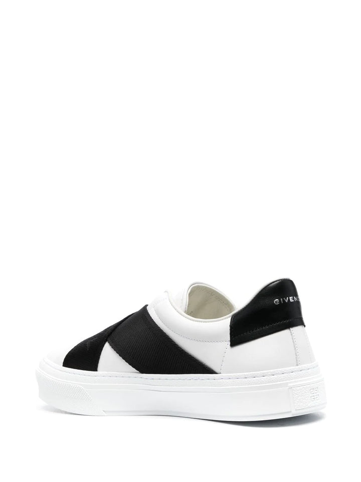 GIVENCHY
Sneakers in pelle bianca